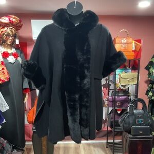 Elegant Black Faux Fur Trim Cape